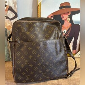 LOUIS VUITTON VINTAGE
MONOGRAM CANVAS MARCEAU
GM MESSENGER BAG